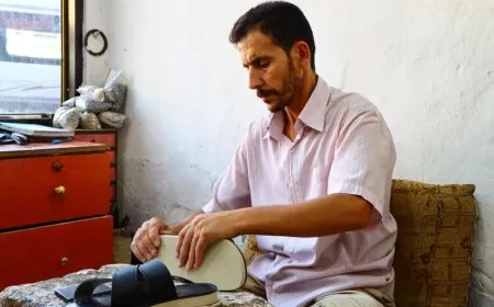 الإسكافي الوحيد في مقاطعة الطبقة