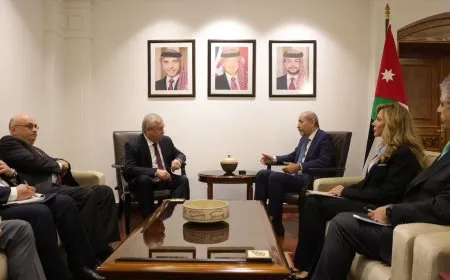 الصفدي ولافرنتييف يبحثان الأزمة السورية