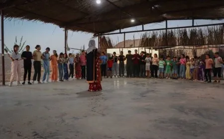 أطفالُ باركَين يعيدون إحياء دبكات وألعاب وثقافات تدنو من الاندثار
