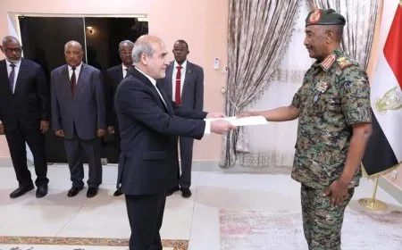 البرهان يتسلم أوراق اعتماد السفير الإيراني بعد سنوات من القطيعة