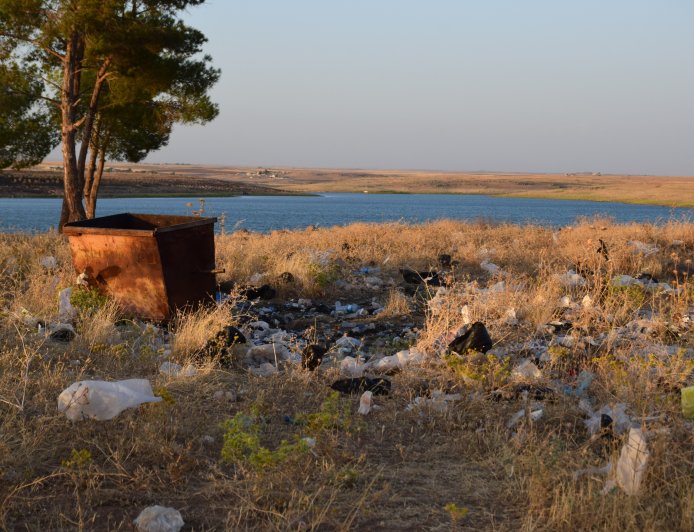 إبقاء القمامة في أماكن التنزه مشكلة حلها يتطلب المسؤولية