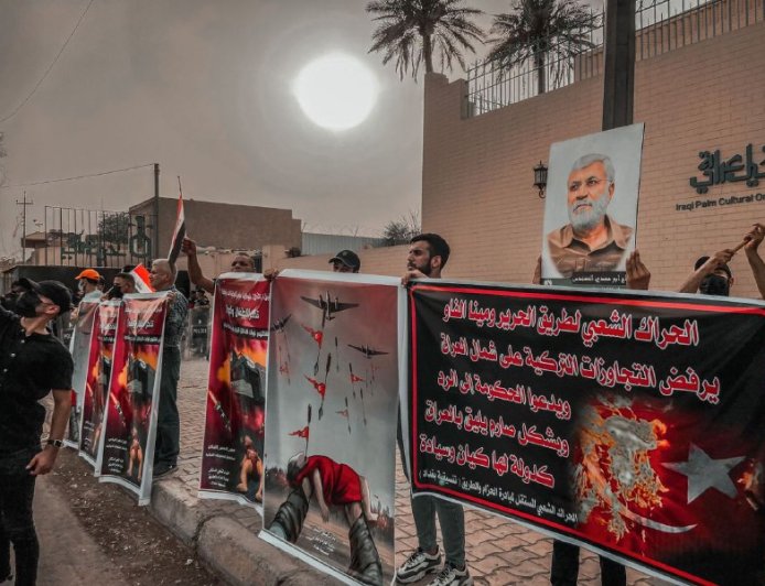 إعلاميون ونشطاء عراقيون يطالبون بطرد السفير التركي من بغداد