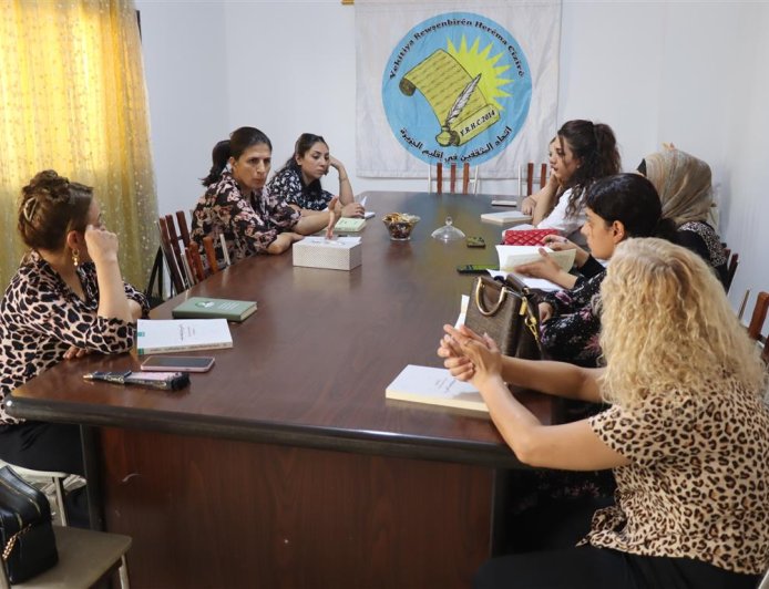 جلسات لقراءة مرافعات القائد عبد الله أوجلان لتعزيز قوة المرأة