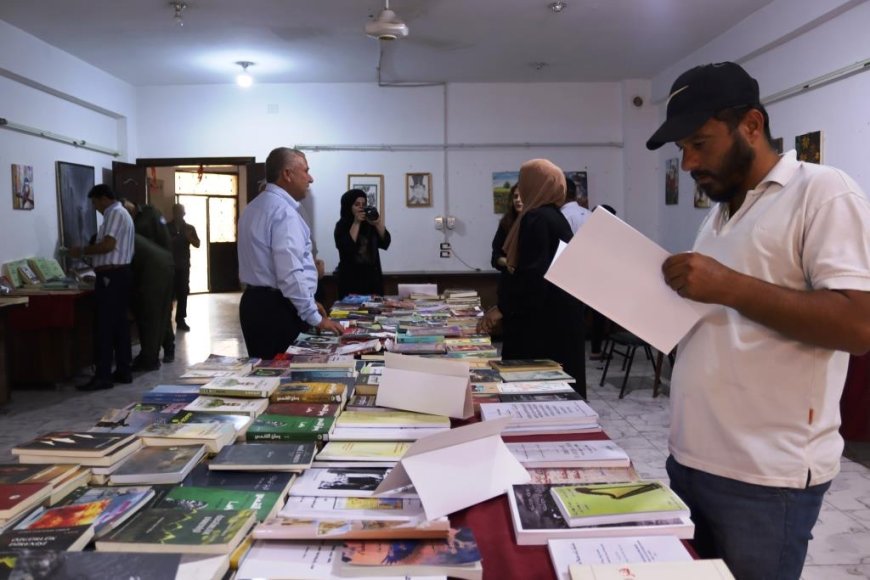 في يومه الثاني طلاب وطالبات الرقة يزورون معرض الكتاب