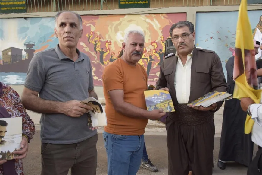 خلال مراسم الإعلان عن الانتهاء من رسم لوحات "مسيرة الحرية"