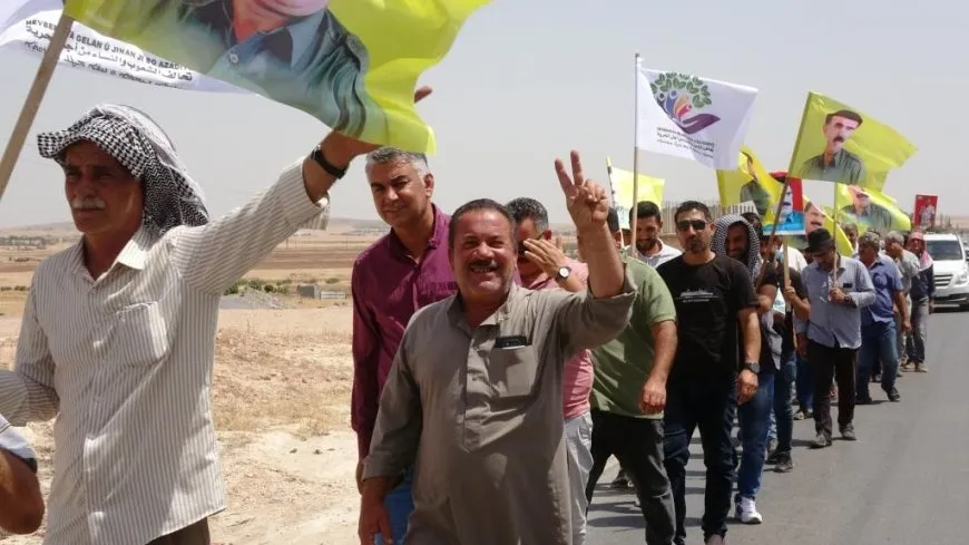 "القائد هو الأمل في إحداث تغيير في هذه المرحلة الحساسة"
