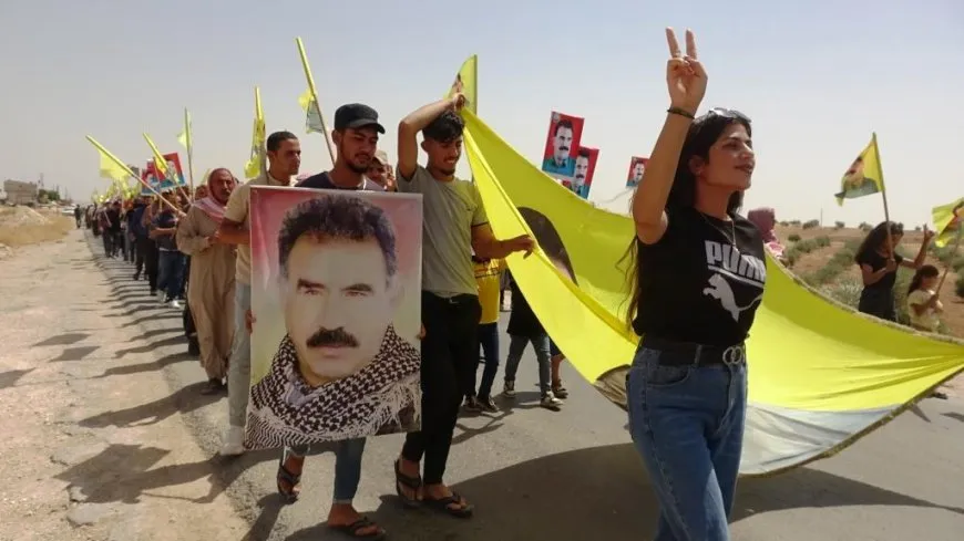 "القائد هو الأمل في إحداث تغيير في هذه المرحلة الحساسة"