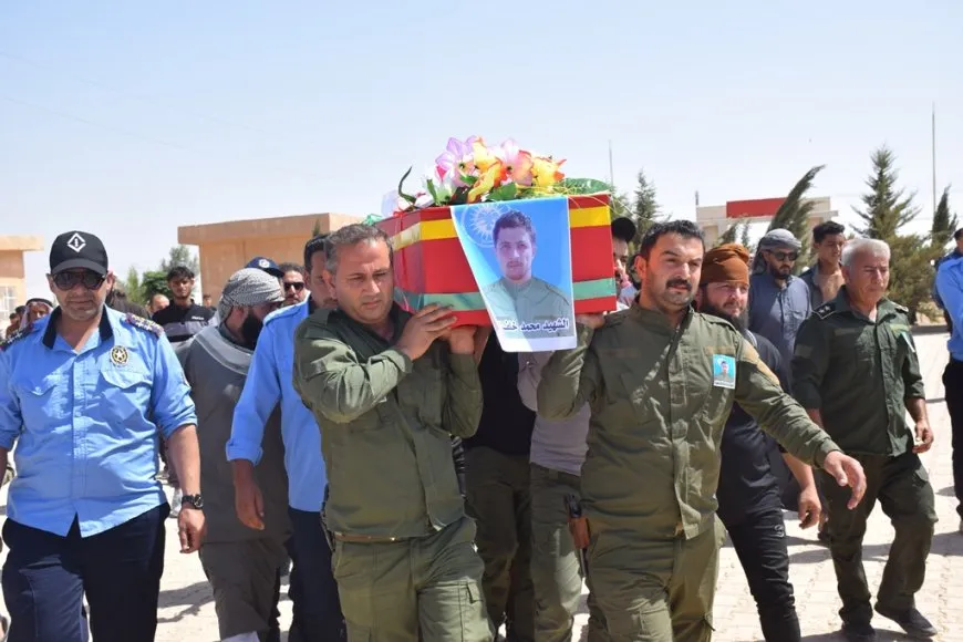 جثمان عضو لقوى الأمن الداخلي يوارى الثرى في الشدادي 