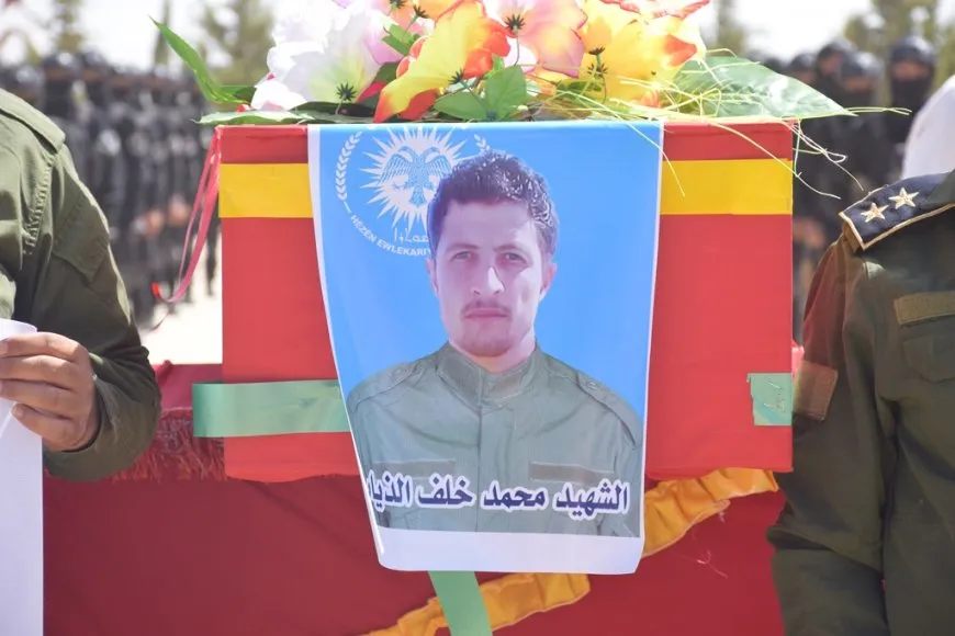 جثمان عضو لقوى الأمن الداخلي يوارى الثرى في الشدادي 