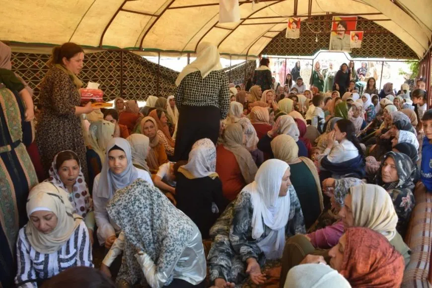 أهالي الفرات يقدّمون واجب العزاء لذوي مقاتلة في قوات HPG