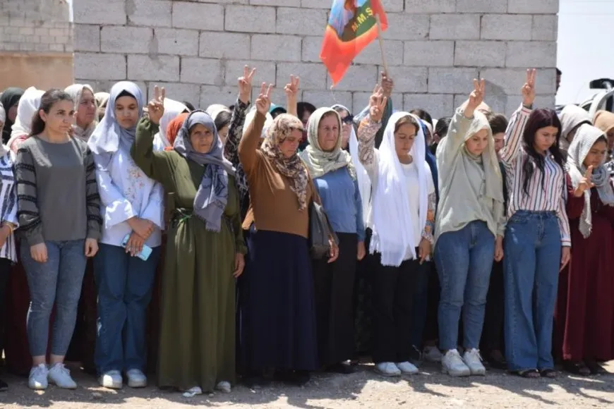 أهالي الفرات يقدّمون واجب العزاء لذوي مقاتلة في قوات HPG