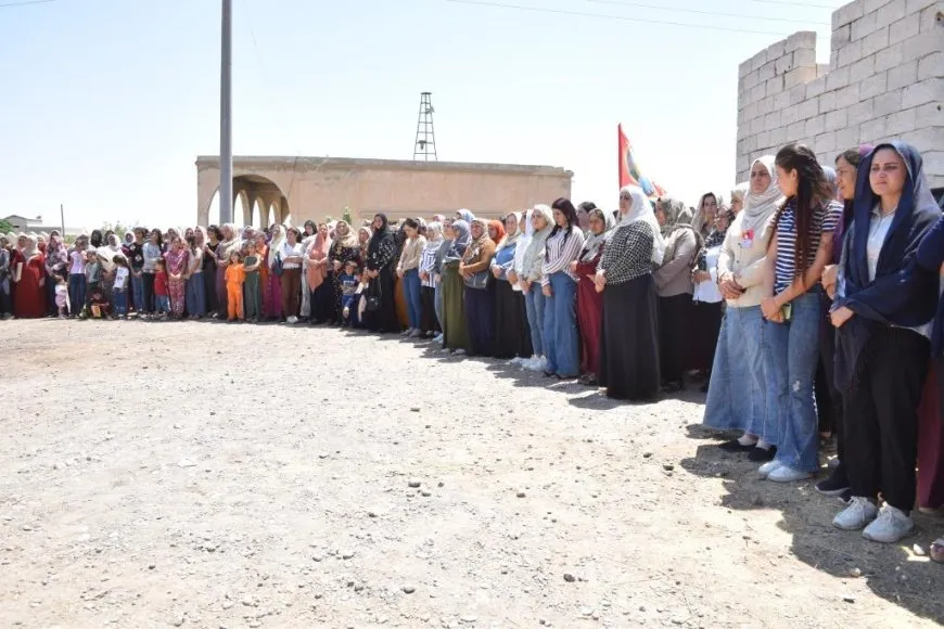 أهالي الفرات يقدّمون واجب العزاء لذوي مقاتلة في قوات HPG