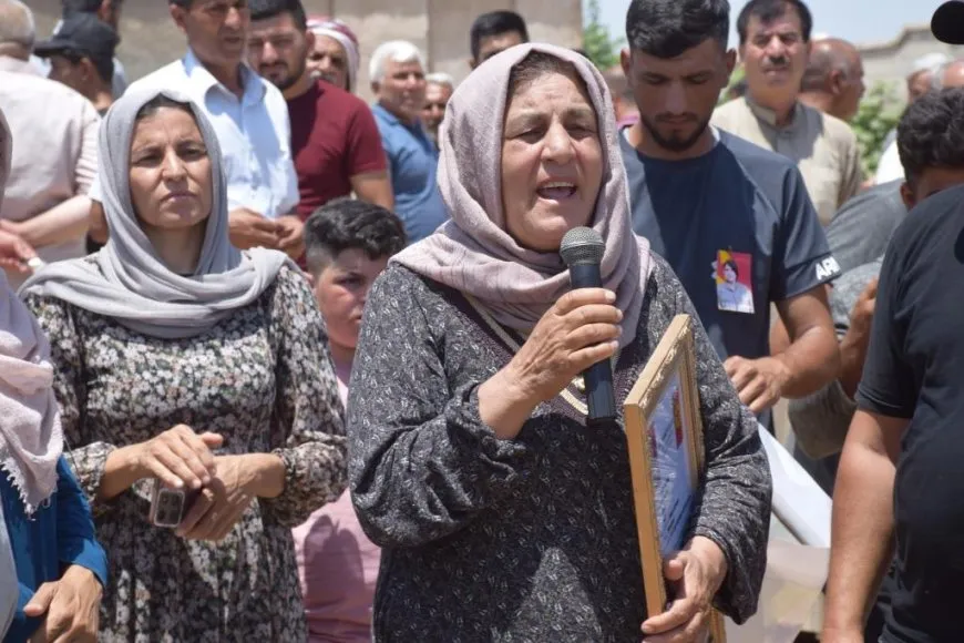 أهالي الفرات يقدّمون واجب العزاء لذوي مقاتلة في قوات HPG