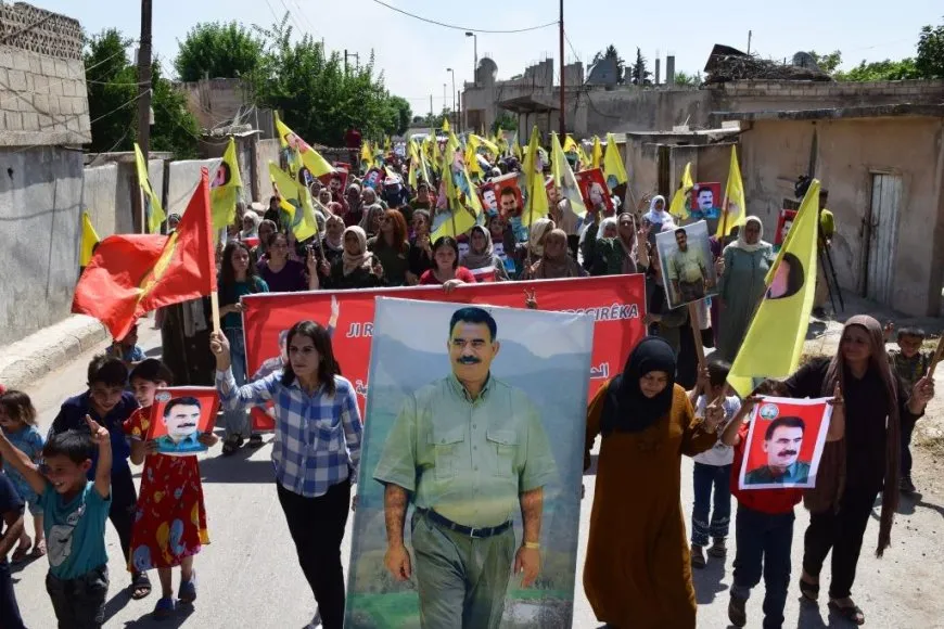 أهالي شيران يؤكدون إصرارهم على النضال حتى تحقيق حرية القائد 