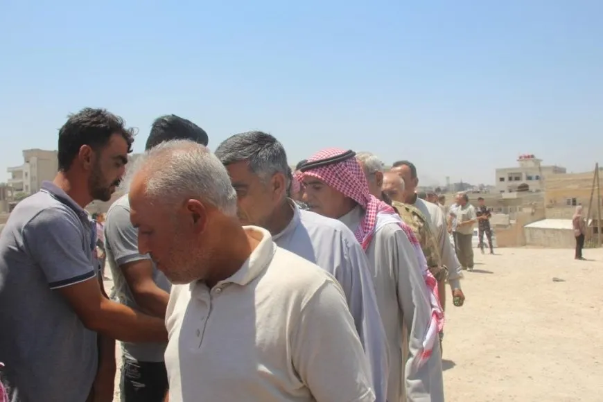 أهالي منبج يقدّمون واجب العزاء لذوي شهداء مجلس منبج العسكري 