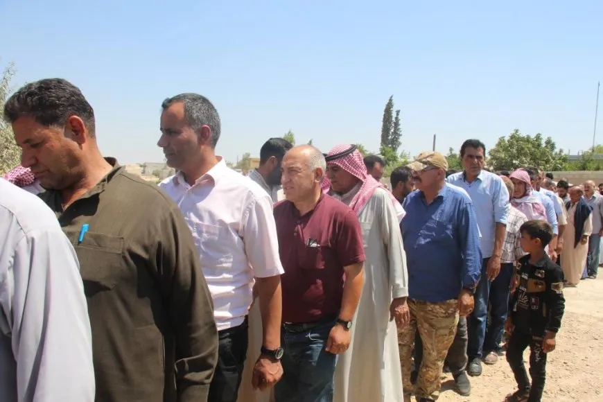 أهالي منبج يقدّمون واجب العزاء لذوي شهداء مجلس منبج العسكري 