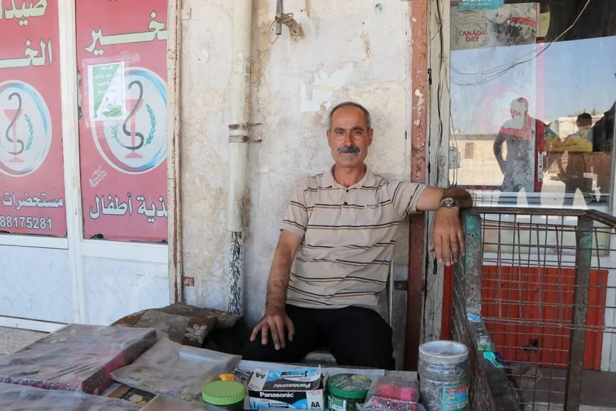 بعد تهجيره من عفرين يواصل عمله الذي يمتهنه منذ سنوات في بلدة فافين