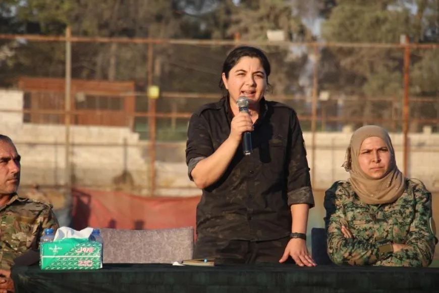 اجتماع لقسد مع عوائل الشهداء في مقاطعة منبج لشرح الوضع السياسي وقدرة القوات على المقاومة