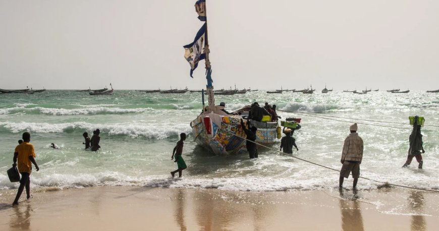 مصرع 15 شخصاً وفقدان أكثر من 150 في غرق سفينة قبالة موريتانيا