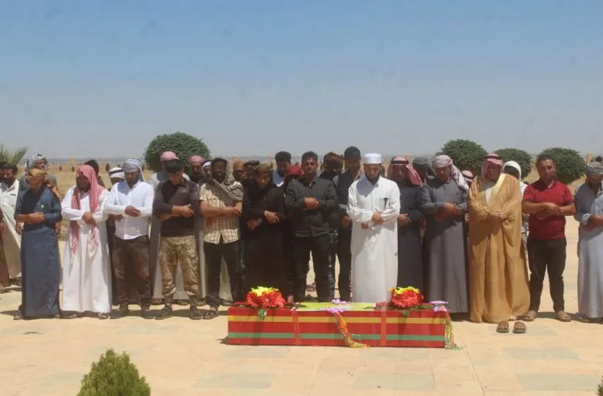 جثمان مقاتل قسد الشهيد بشار الفاضل يوارى الثرى