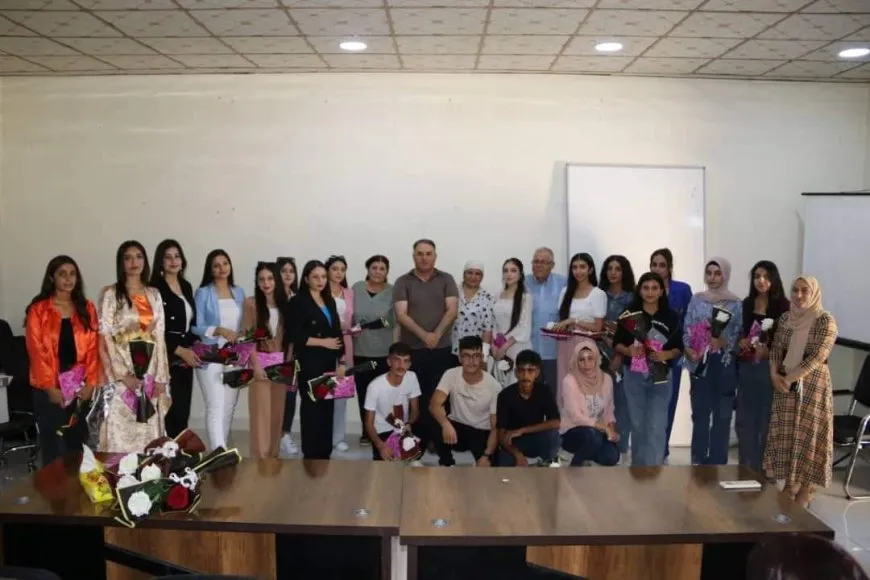تكريم المتفوقين والمتفوقات في المرحلة الثانوية