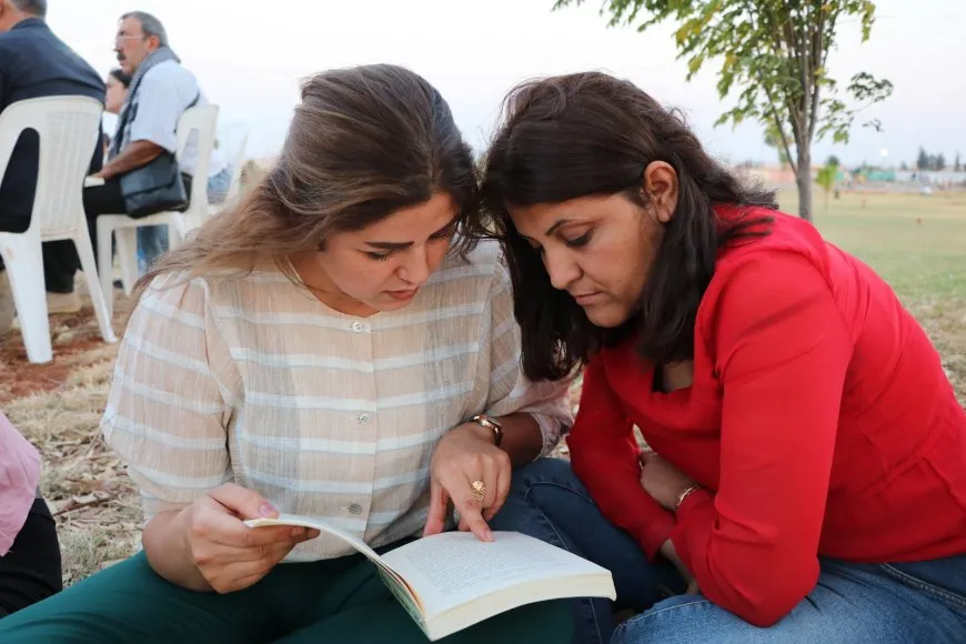 مشارِكة في حلقات قراءة كتب القائد أوجلان: ننشر أفكاره