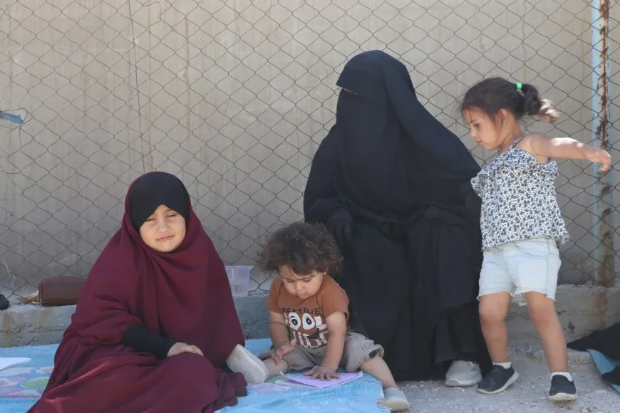 خروج دفعة جديدة من قاطني مخيم الهول