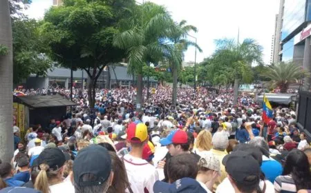 توسّع الاحتجاجات في فنزويلا على خلفية فوز مادورو واعتقال 1200 شخص