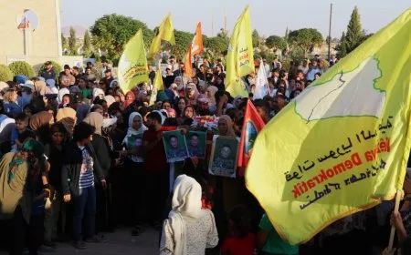 جثمان شهيد تصدى للهجمات على دير الزور يوارى الثرى
