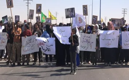 أهالي مقاطعة دير الزور ينددون بالهجمات التي طالتهم عبر مظاهرة