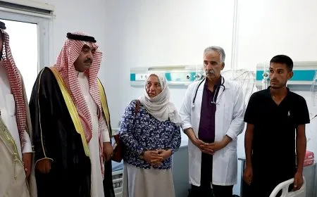 وجهاء عشيرة العكيدات يزورون جرحى دير الزور في مشفى قسد العسكري