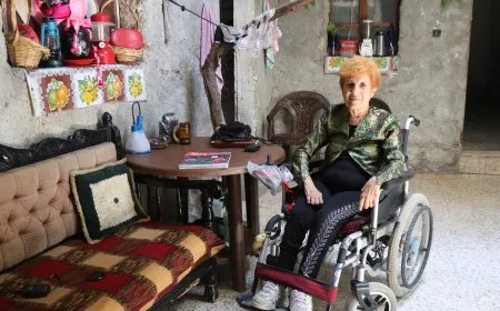 "ممارسة فن الرسم تتغلّب على إعاقتي".. قصة تحدّي حنيفة لعجزها 