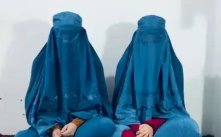 "صوتي ليس ممنوعاً".. النساء الأفغانيات يحتججن على القانون الجديد بالغناء