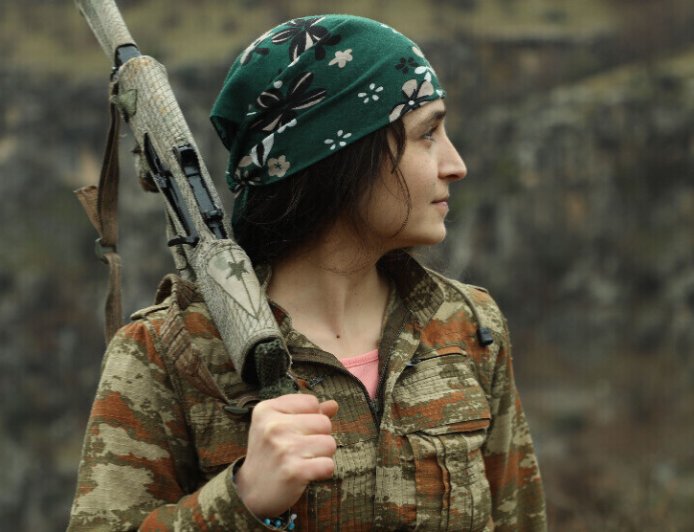 مقاتلات وحدات المرأة الحرة – ستار تقضي على جندي تركي