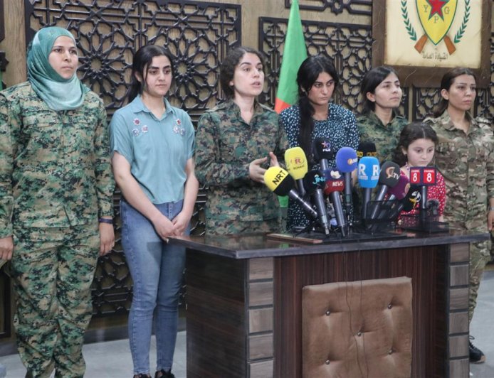 خلال مؤتمر صحفي YPJ تعاهد على حماية جميع النساء