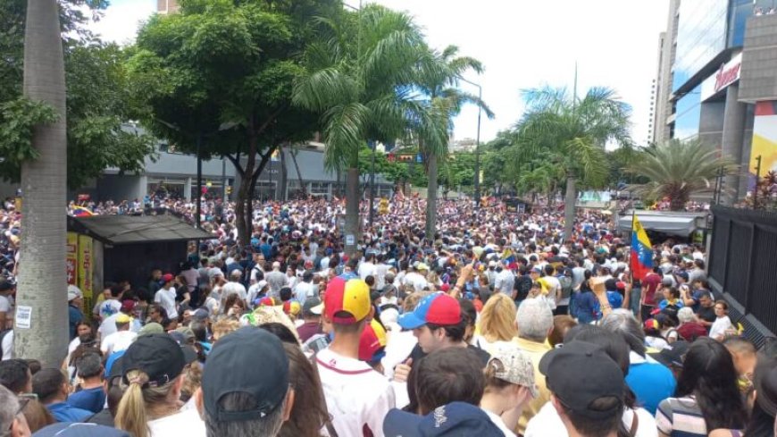 توسّع الاحتجاجات في فنزويلا على خلفية فوز مادورو واعتقال 1200 شخص