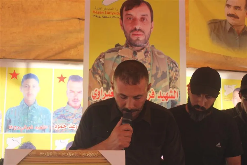 تقديم واجب العزاء لذوي مقاتل قسد فريد الغبراوي