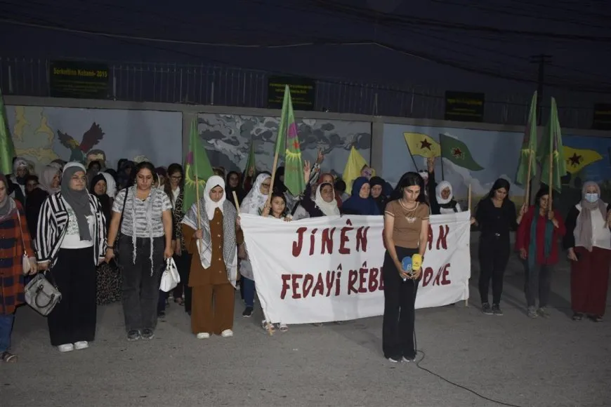 المرأة الشابة خلال مسيرة: مفتاح حل أزمات الشرق الأوسط في إيمرالي