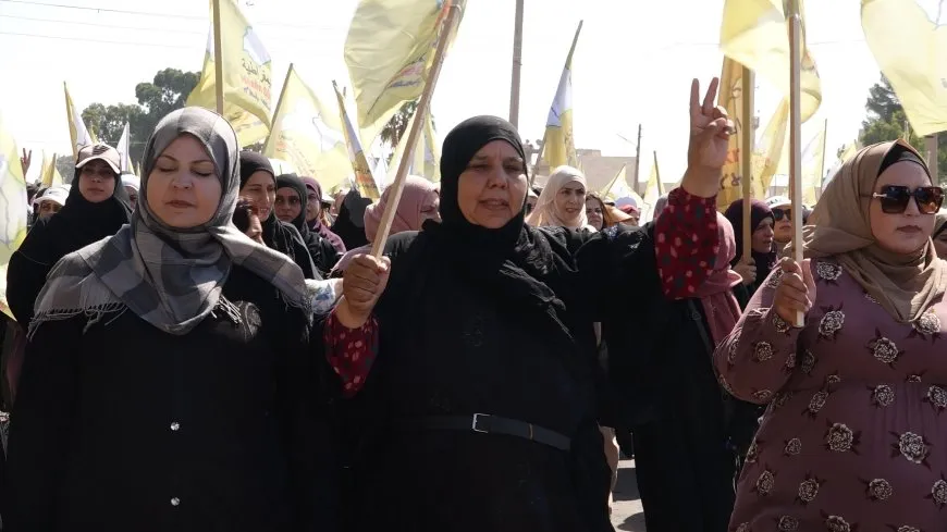 أهالي مقاطعة الطبقة ينددون بهجوم حكومة دمشق على مقاطعة دير الزور