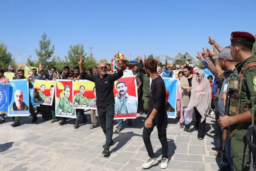 تشييع جثمان عضو من قوى الأمن الداخلي في كوباني ومراسم غيابية لأربعة مقاتلين