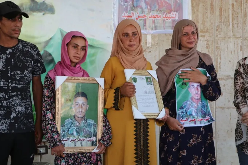 جثمان شهيد تصدى للهجمات على دير الزور يوارى الثرى