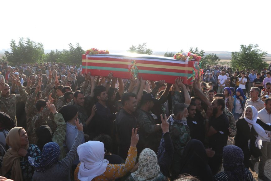 جثمان المقاتل من قوات تحرير عفرين سورو برخدان يوارى الثرى في الشهباء