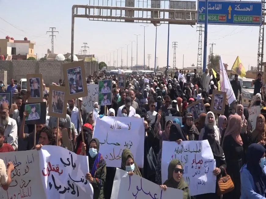 أهالي مقاطعة دير الزور ينددون بالهجمات التي طالتهم عبر مظاهرة