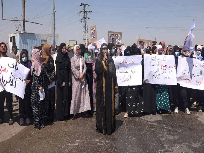 أهالي مقاطعة دير الزور ينددون بالهجمات التي طالتهم عبر مظاهرة