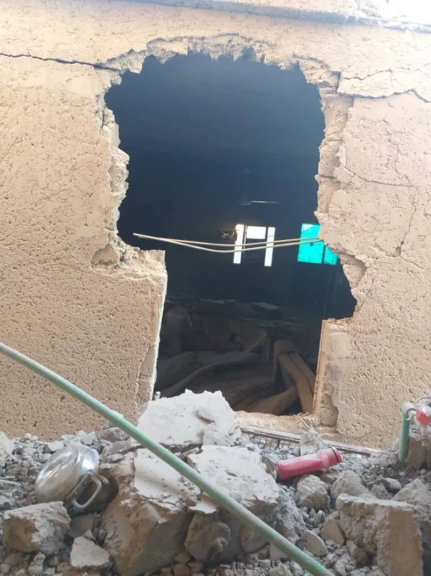 منازل مدمرة وأثاث متناثر نتيجة قصف قوات حكومة دمشق لدير الزور 