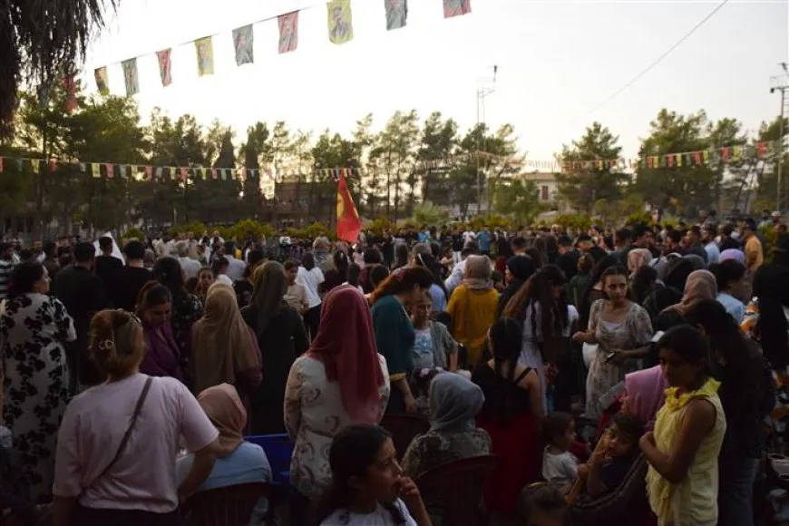 أهالي إقليم شمال وشرق سوريا وحلب يحتفلون بذكرى قفزة 15 آب
