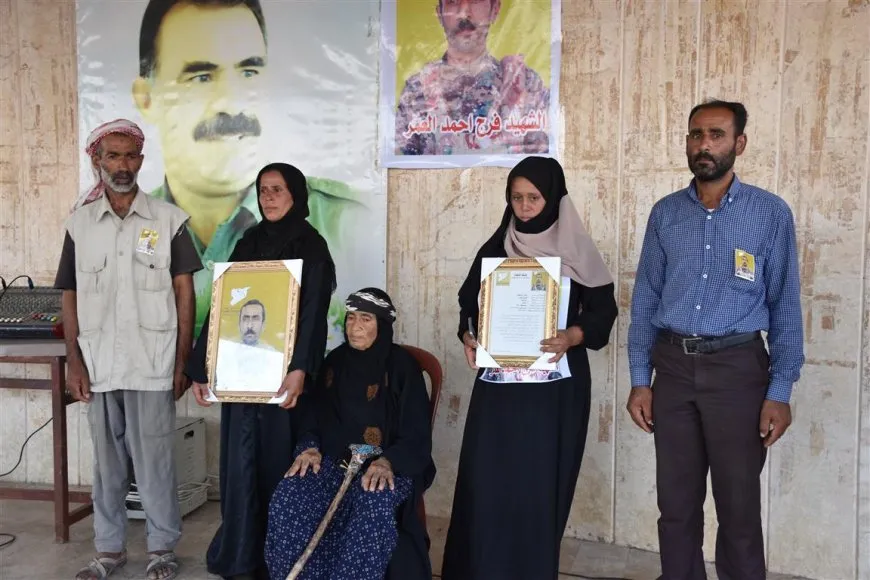 جثمان مقاتل من قوات سوريا الديمقراطية يوارى الثرى في الحسكة
