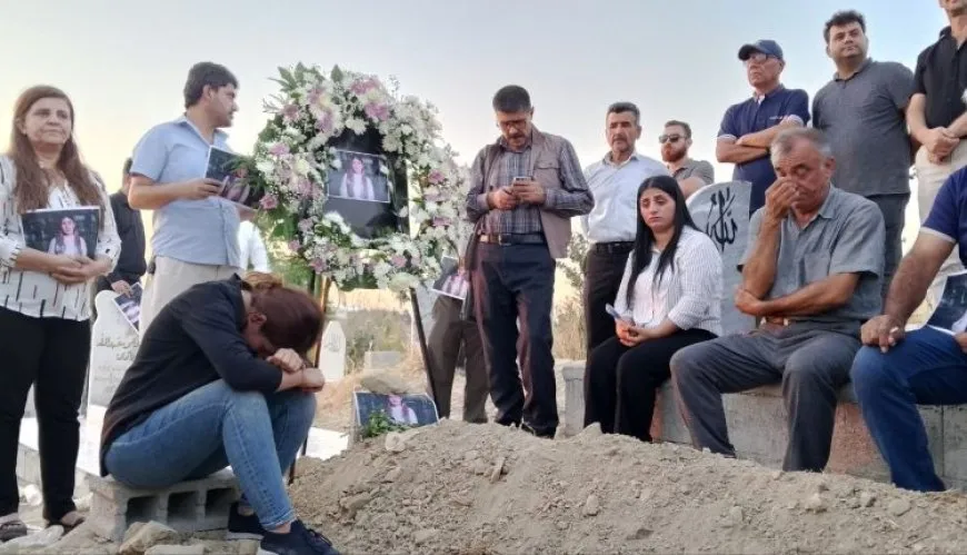 جثمان الصحفية هيرو بهاء الدين يوارى الثرى في السليمانية