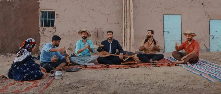 بلند الشاب الذي يسعى للحفاظ على التراث الغنائي الكردي