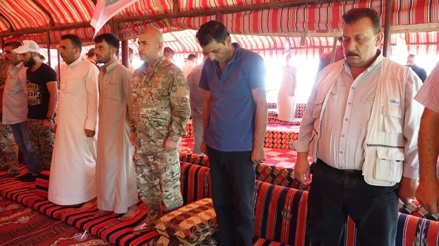 تقديم واجب العزاء لذوي مقاتل قسد الشهيد حسن الشيخ في الطبقة